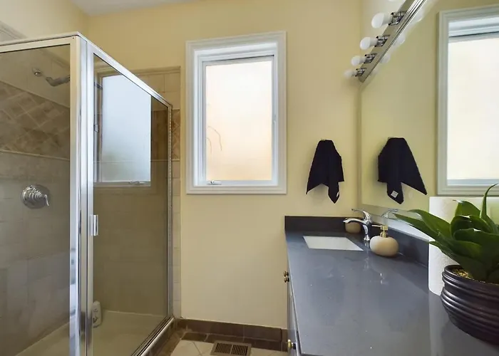 Luxe 4br With Hot Tub & Game Чикаго