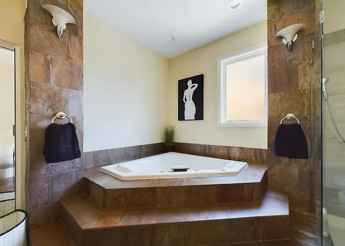 Luxe 4br With Hot Tub & Game * Чикаго